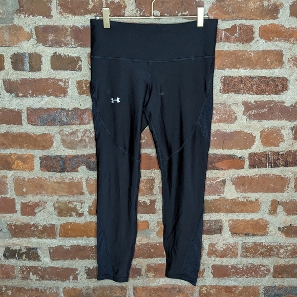 Under Armour Medium Black HEATGEAR Compression Capri Leggings w/‎ Mesh Panels - Picture 1 of 7